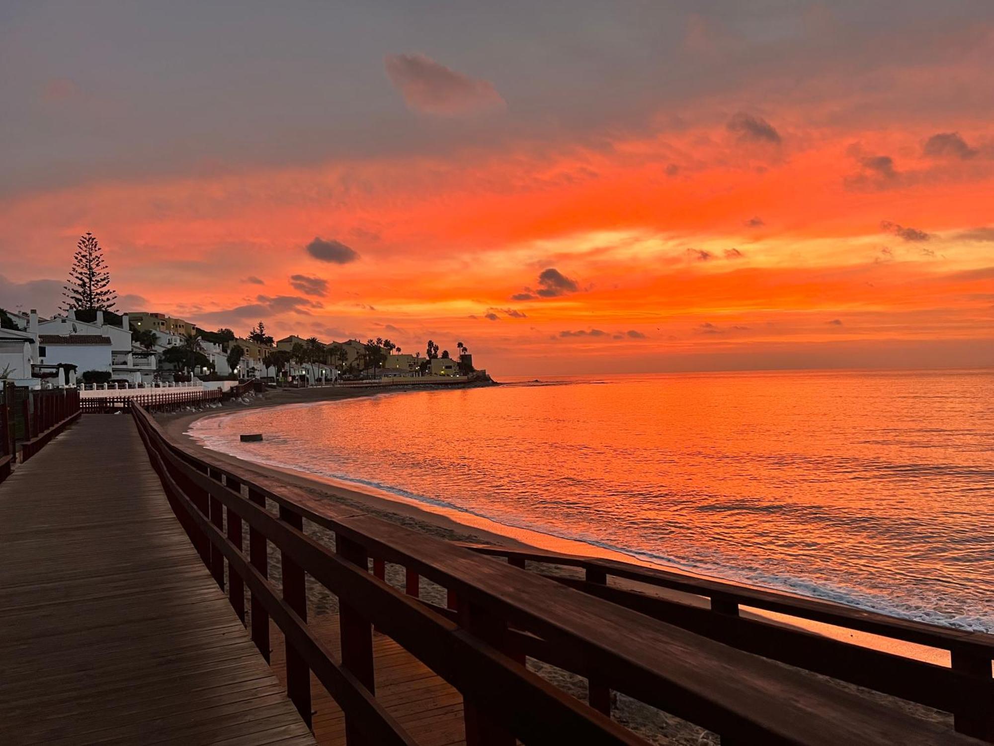 Marbella Beachfront - Beachside Apartment With Stunning Sea Views Exteriör bild